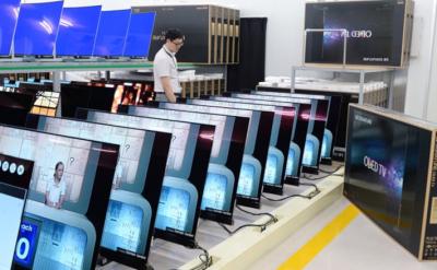 OLED TV production and inspection, LG Electronics